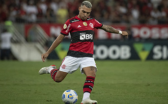 Matheuzinho se tornou um dos alvos do Grêmio visando a temporada de 2024. (Foto: Alexandre Vidal / CR Flamengo)