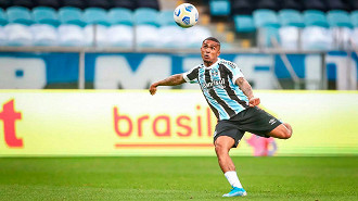 Douglas Costa será o novo reforço do Fluminense para 2024. (Foto: Lucas Uebel / Grêmio FBPA)