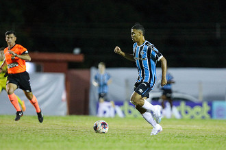 Gustavo Nunes está próximo de renovar seu contrato com o Grêmio. (Foto: Renan Jardim / Grêmio FBPA)