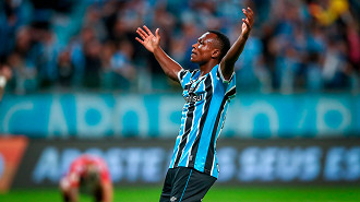 Nathan Fernandes sofreu entorse no tornozelo direito. (Foto: Lucas Uebel / Grêmio FBPA)