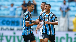 Gustavo Nunes celebra primeiro gol no profissional do Grêmio: Sempre sonhei com isso!