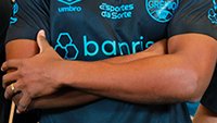 Nova camisa do Grêmio divide opiniões; veja fotos