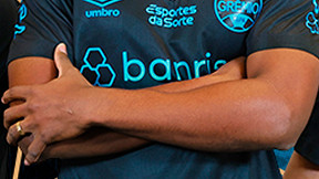 Nova camisa do Grêmio divide opiniões; veja fotos