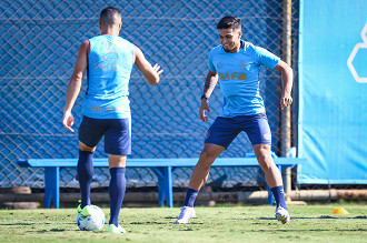 Matías Arezo deve receber nova oportunidade no time do Grêmio, por conta da preservação física de Braithwaite. (Foto: Lucas Uebel / Grêmio FBPA) Matías Arezo deve receber nova oportunidade no time do Grêmio, por conta da preservação física de Braithwaite. (Foto: Lucas Uebel / Grêmio FBPA)