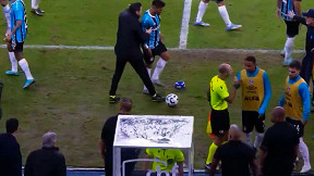 CBF divulga áudio do VAR do gol anulado de Grêmio x CSA; ouça