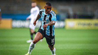 Quanto o Grêmio paga para Douglas Costa e como foi a rescisão de contrato do jogador