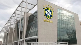 Após polêmicas nos jogos de Grêmio e São Paulo, CBF faz reunião de emergência e convoca árbitros Após polêmicas nos jogos de Grêmio e São Paulo, CBF faz reunião de emergência e convoca árbitros