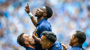 Qual o salário total de todos os atacantes do Grêmio em 2025?