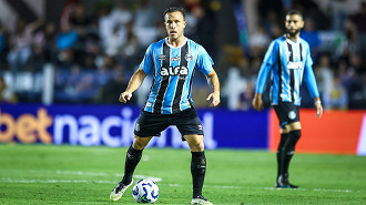 Qual o salário total dos volantes do Grêmio em 2025?