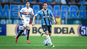 Mano Menezes revela condição de Arthur após substituição em Grêmio x São Paulo