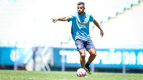 Com edema na panturrilha, meia deve desfalcar o Grêmio por até duas semanas Com edema na panturrilha, meia deve desfalcar o Grêmio por até duas semanas