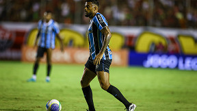 Criticado no Grêmio, lateral é sensação do Brasileirão 2025; veja os números