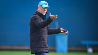 Treinador do Grêmio segue com duas dúvidas para a partida contra o Juventude Treinador do Grêmio segue com duas dúvidas para a partida contra o Juventude