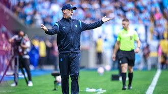 Técnico do Grêmio revela conversa após derrota para o Bahia: tivemos uma reunião Técnico do Grêmio revela conversa após derrota para o Bahia: tivemos uma reunião