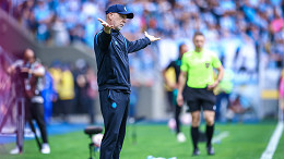 Candidatos do Grêmio revelam se Mano Menezes fica em 2026 Candidatos do Grêmio revelam se Mano Menezes fica em 2026