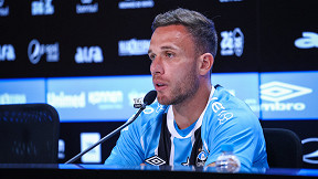Arthur abre o jogo e fala se vai ficar no Grêmio em 2026