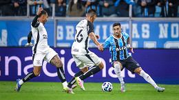 Gigante uruguaio prepara proposta por atacante do Grêmio Gigante uruguaio prepara proposta por atacante do Grêmio