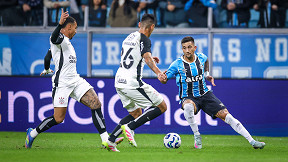 Gigante uruguaio prepara proposta por atacante do Grêmio Gigante uruguaio prepara proposta por atacante do Grêmio