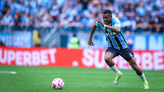 Por que o Grêmio decidiu renovar com Edenílson? Entenda Por que o Grêmio decidiu renovar com Edenílson? Entenda