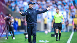 O motivo que pode garantir a permanência de Mano Menezes no Grêmio em 2026