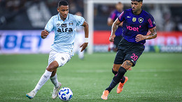 Após derrota para o Botafogo, Grêmio pode cair três posições no Brasileirão Após derrota para o Botafogo, Grêmio pode cair três posições no Brasileirão