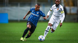 Douglas Costa está tentando retornar ao Grêmio, diz jornalista