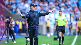 Técnico campeão da Libertadores e mais um são oferecidos ao Grêmio, diz portal