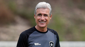 Na mira do Grêmio, Luís Castro tem salário inacreditável; veja Na mira do Grêmio, Luís Castro tem salário inacreditável; veja