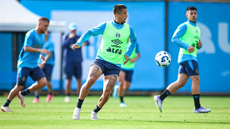 Bahia faz sondagem por atacante que está de saída do Grêmio Bahia faz sondagem por atacante que está de saída do Grêmio