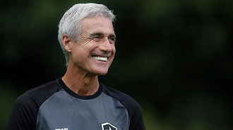 Luís Castro dá o sinal verde e Grêmio avança por volante do Cruzeiro Luís Castro dá o sinal verde e Grêmio avança por volante do Cruzeiro