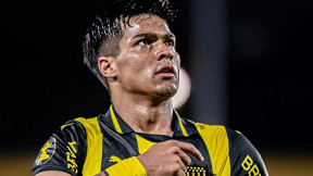 Grêmio pode pegar jogadores do Peñarol em negócio envolvendo Arezo Grêmio pode pegar jogadores do Peñarol em negócio envolvendo Arezo