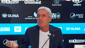 Luis Castro entrega informação sobre o camisa 10 que o Grêmio quer
