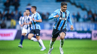 Por divergência no Peñarol, Arezo tem futuro indefinido Por divergência no Peñarol, Arezo tem futuro indefinido