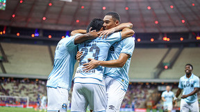 Grêmio bate o martelo e renova com lateral até 2028