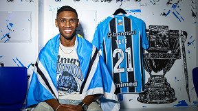 Tetê comemora vitória sobre o São Luiz em sua estreia pelo Grêmio