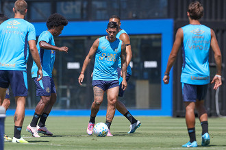 Recuperado de lesão no joelho, Pavón retorna ao grupo do Grêmio. (Foto: Rodrigo Fatturi / Grêmio FBPA)