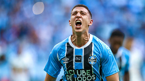 Monsalve comemora gol marcado após retorno ao time do Grêmio