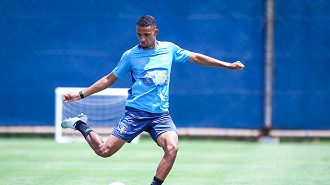 Grêmio aumenta salário de André Henrique com renovação de contrato; Veja detalhes Grêmio aumenta salário de André Henrique com renovação de contrato; Veja detalhes