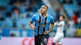 Carlos Vinícius na Seleção? Atacante do Grêmio revela sonho