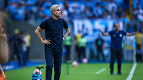 Luis Castro toma decisão e barra saída de jogador do Grêmio Luis Castro toma decisão e barra saída de jogador do Grêmio