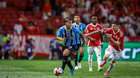 Dupla de jovens ganha força para entrar no time do Grêmio; entenda