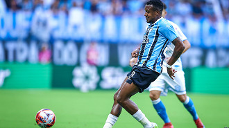 Fora dos relacionados, Edenílson deve rescindir com o Grêmio, diz jornalista
