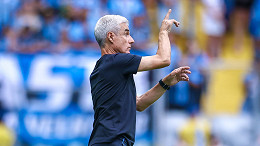Tenho 30 anos de treinador: o que disse Luís Castro após o empate do Grêmio contra o Juventude
