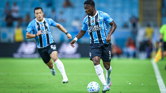 Entenda porque deu problema com Amuzu e ele desfalcou o Grêmio na Arena Entenda porque deu problema com Amuzu e ele desfalcou o Grêmio na Arena