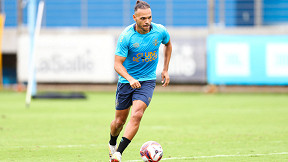 Braithwaite evolui em recuperação e volta aos treinos no Grêmio