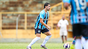 Grêmio acerta renovação de contrato com joia da base Grêmio acerta renovação de contrato com joia da base
