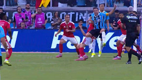 FGF divulga aúdio do VAR de lance envolvendo Arthur e Borré