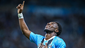 Vai renovar? Amuzu vive grande fase no Grêmio e tem sonho de jogar a Copa do Mundo Vai renovar? Amuzu vive grande fase no Grêmio e tem sonho de jogar a Copa do Mundo