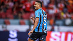 Ao marcar gol, zagueiro do Grêmio entra para a história em GreNais; entenda