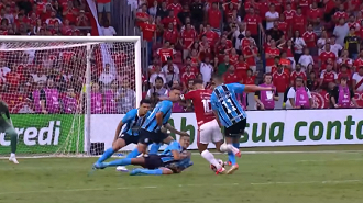 FGF divulga áudio do VAR do pênalti anulado na final do Gauchão